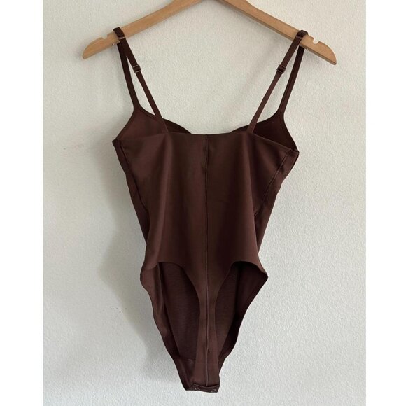 Skims Ultimate Body Push Up Thong Bodysuit in Cocoa, Size Small - Picture 7 of 8
